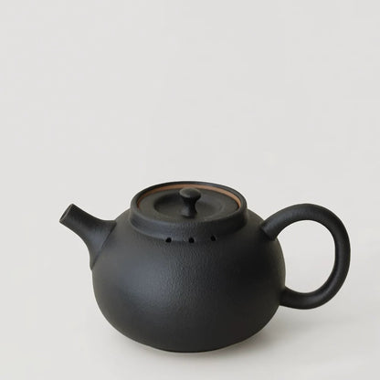 Théière en grès noir mat
