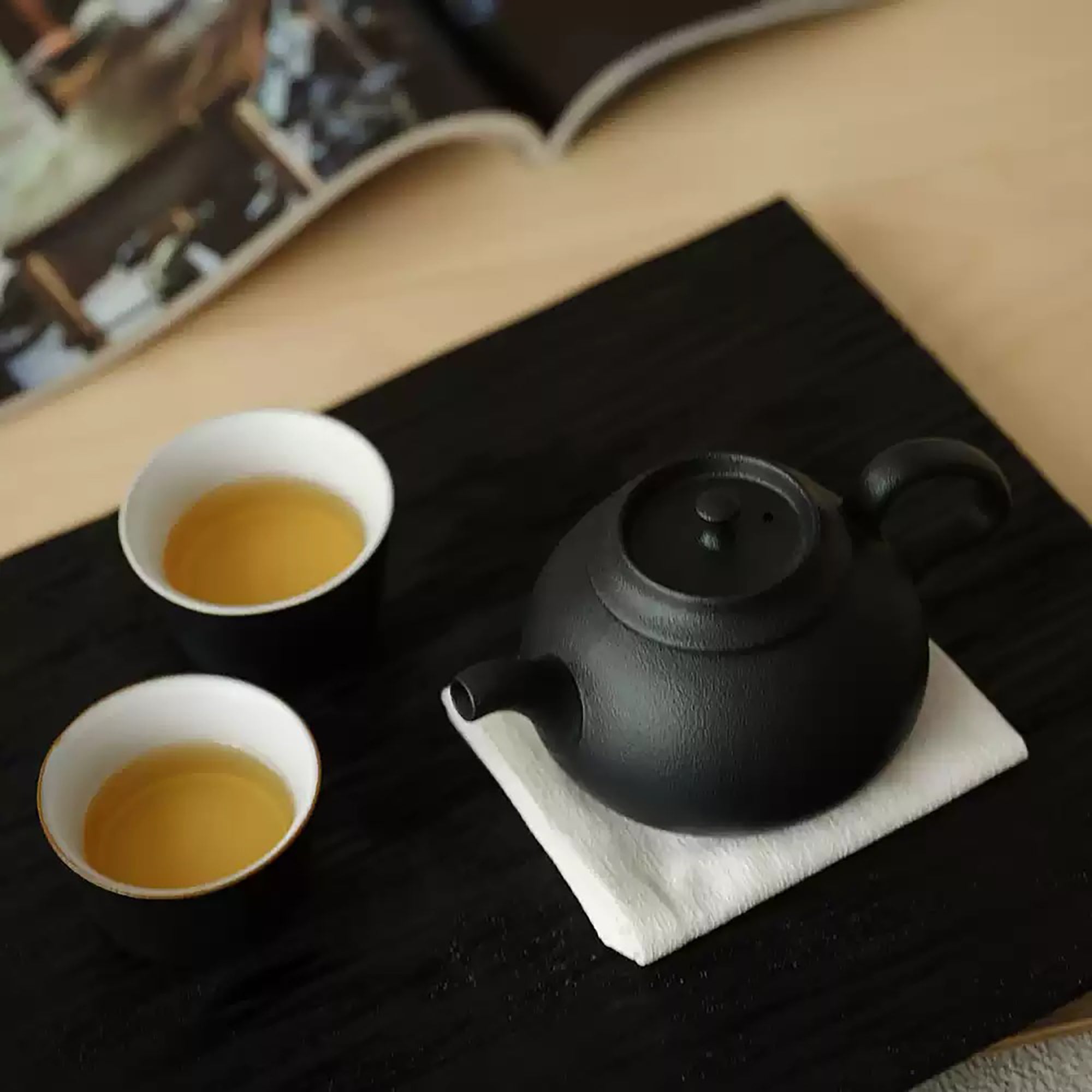 Théière en grès noir mat