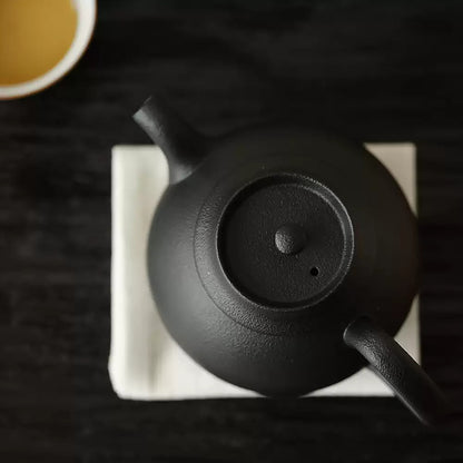 Théière en grès noir mat