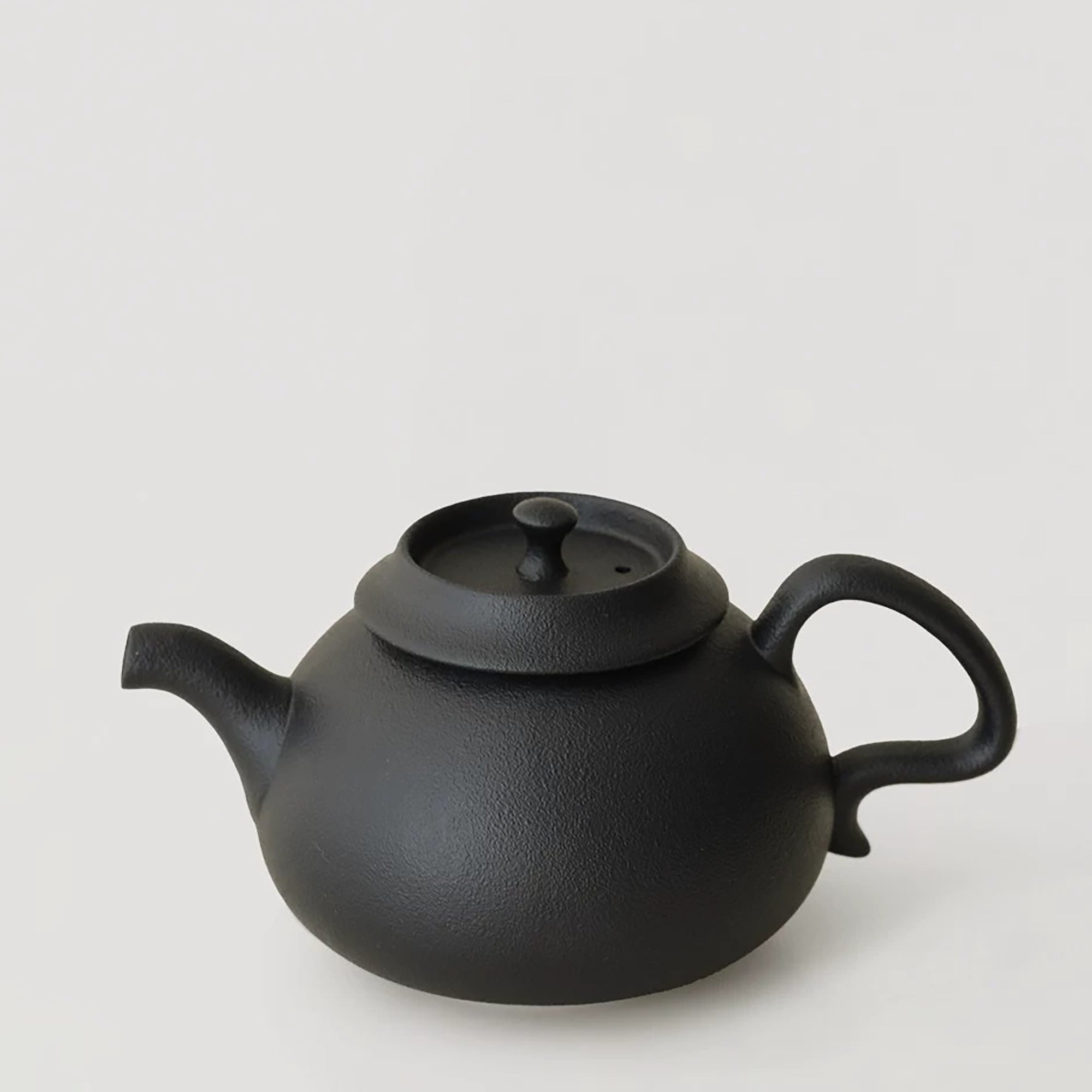 Théière en grès noir mat