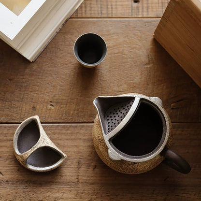 Théière artisanale en argile style wabi-sabi 
