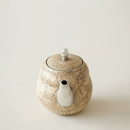 Théière artisanale en argile forme gourde avec anse argentée