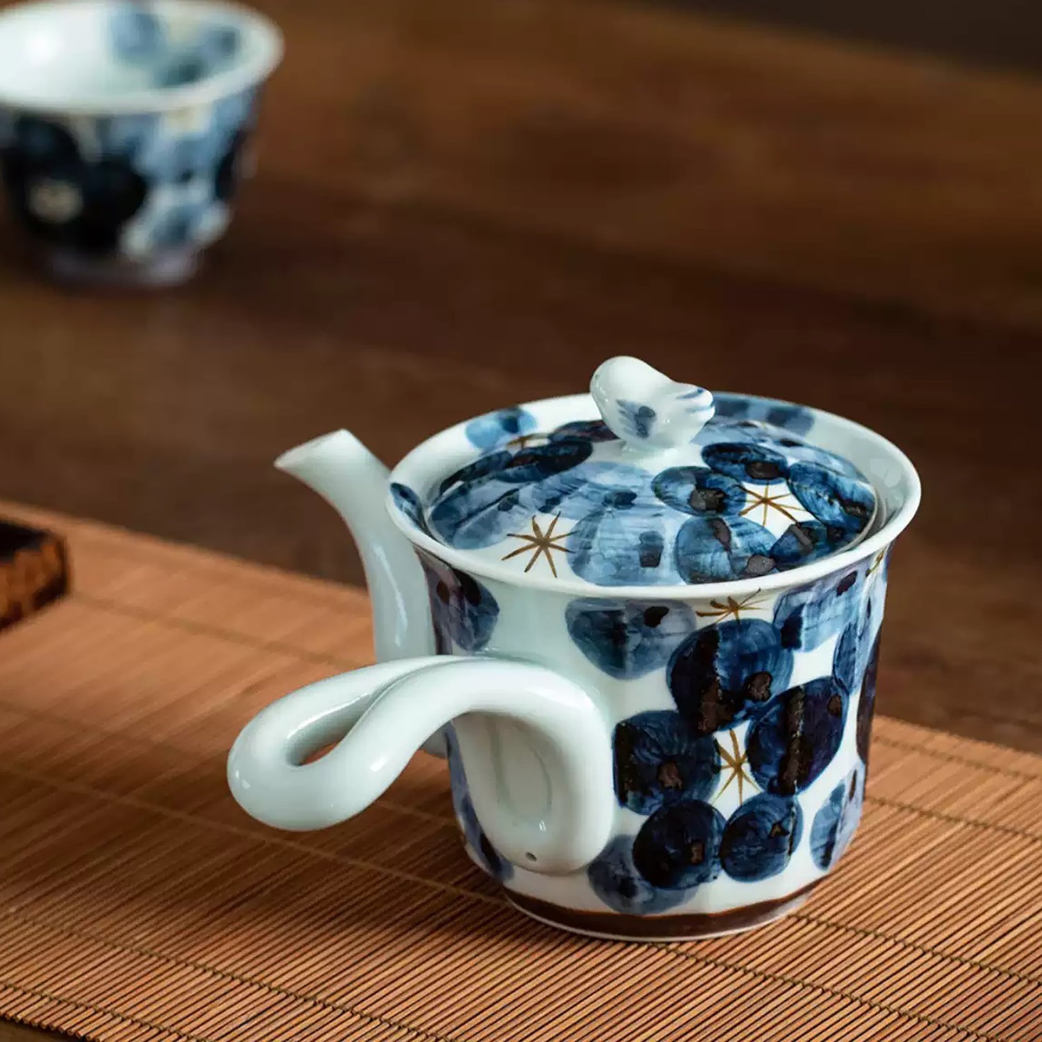 Théière kyusu latérale Mino-yaki “Issei” décor floral bleu