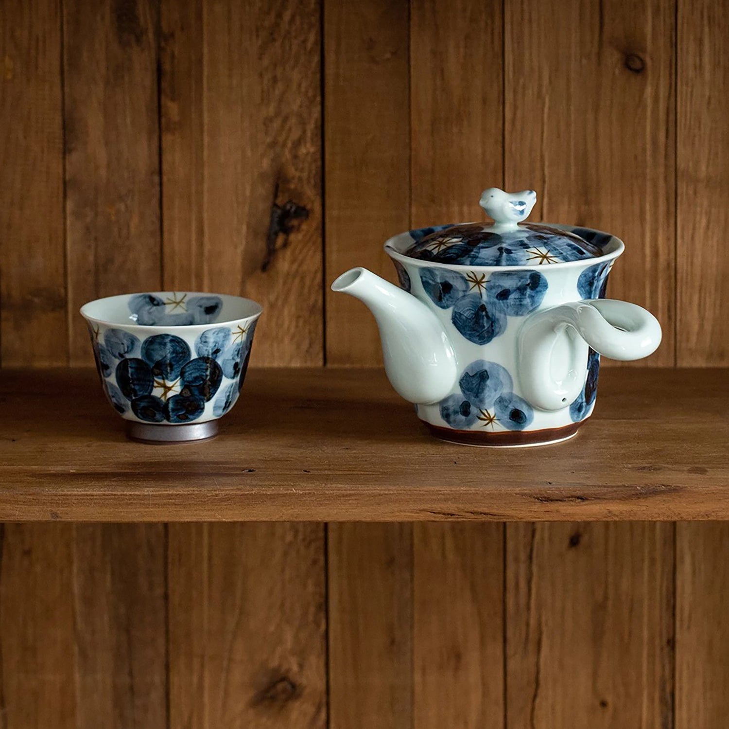 Théière kyusu latérale Mino-yaki “Issei” décor floral bleu