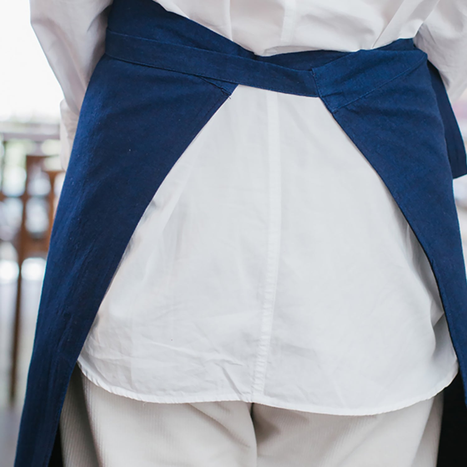 Tablier traditionnel en indigo teint à la cire végétale