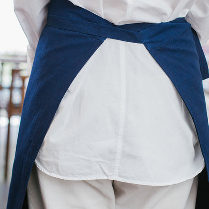 Tablier traditionnel en indigo teint à la cire végétale