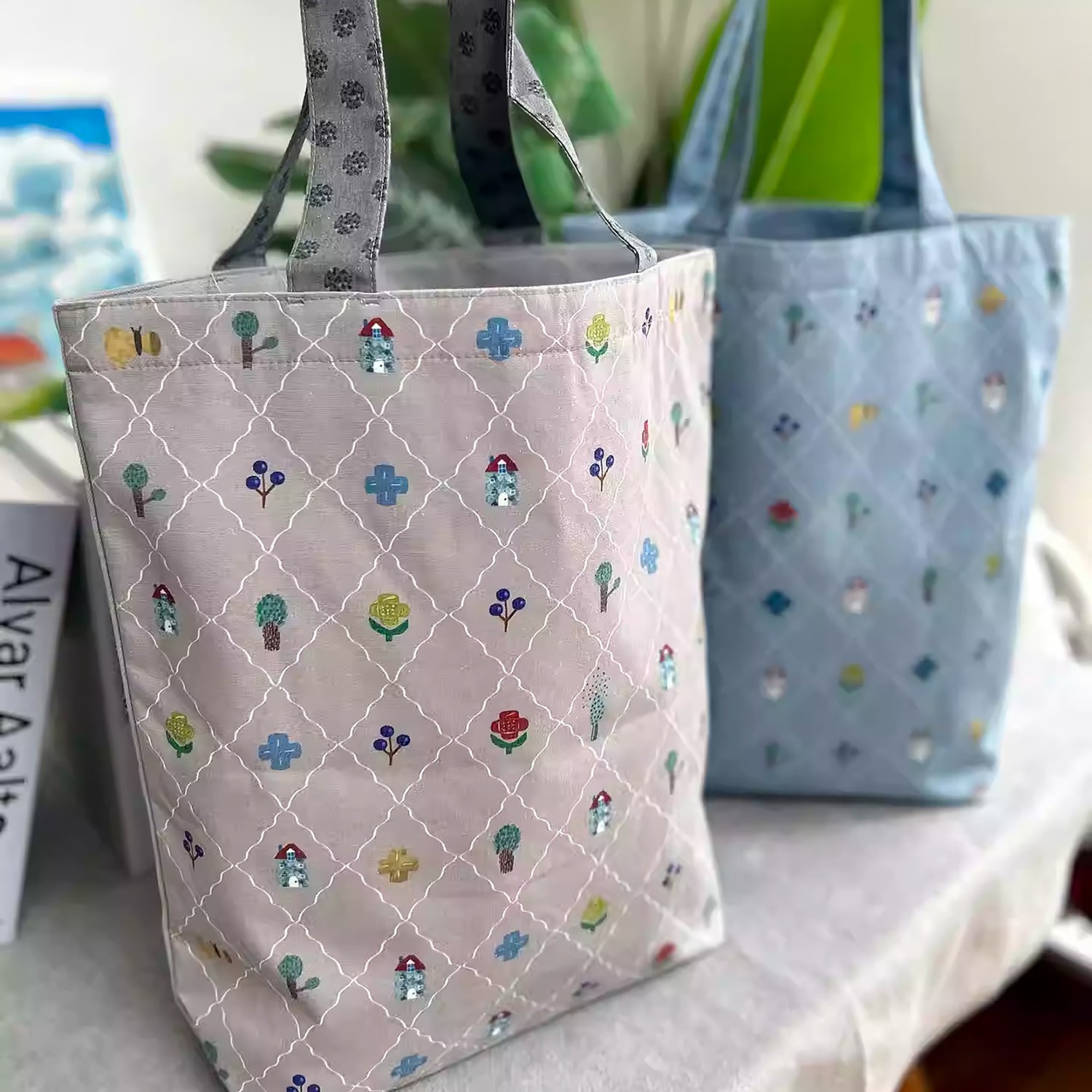 Sac cabas en toile brodée chat Kusuguru