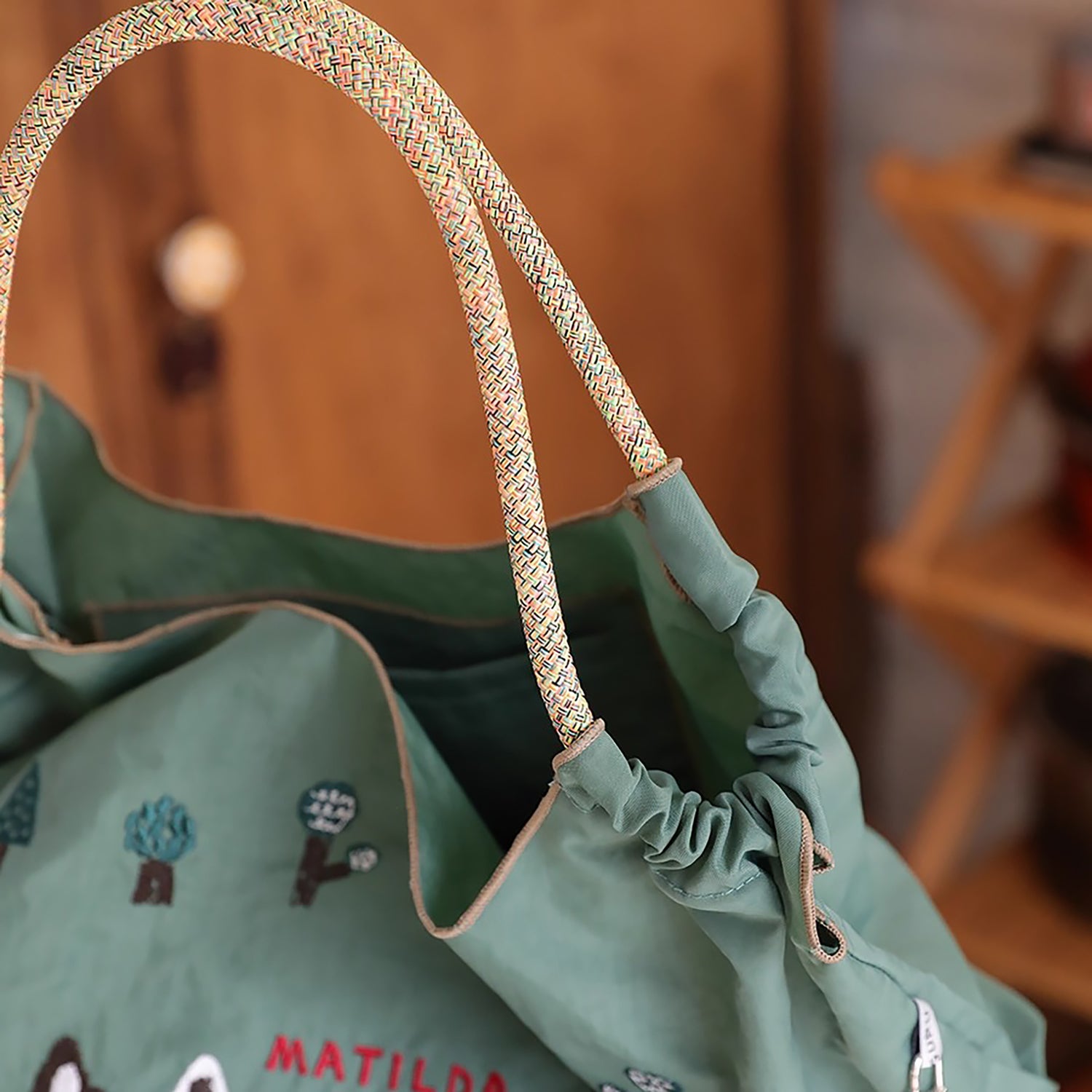 Sac tote en nylon brodé chat Kusuguru