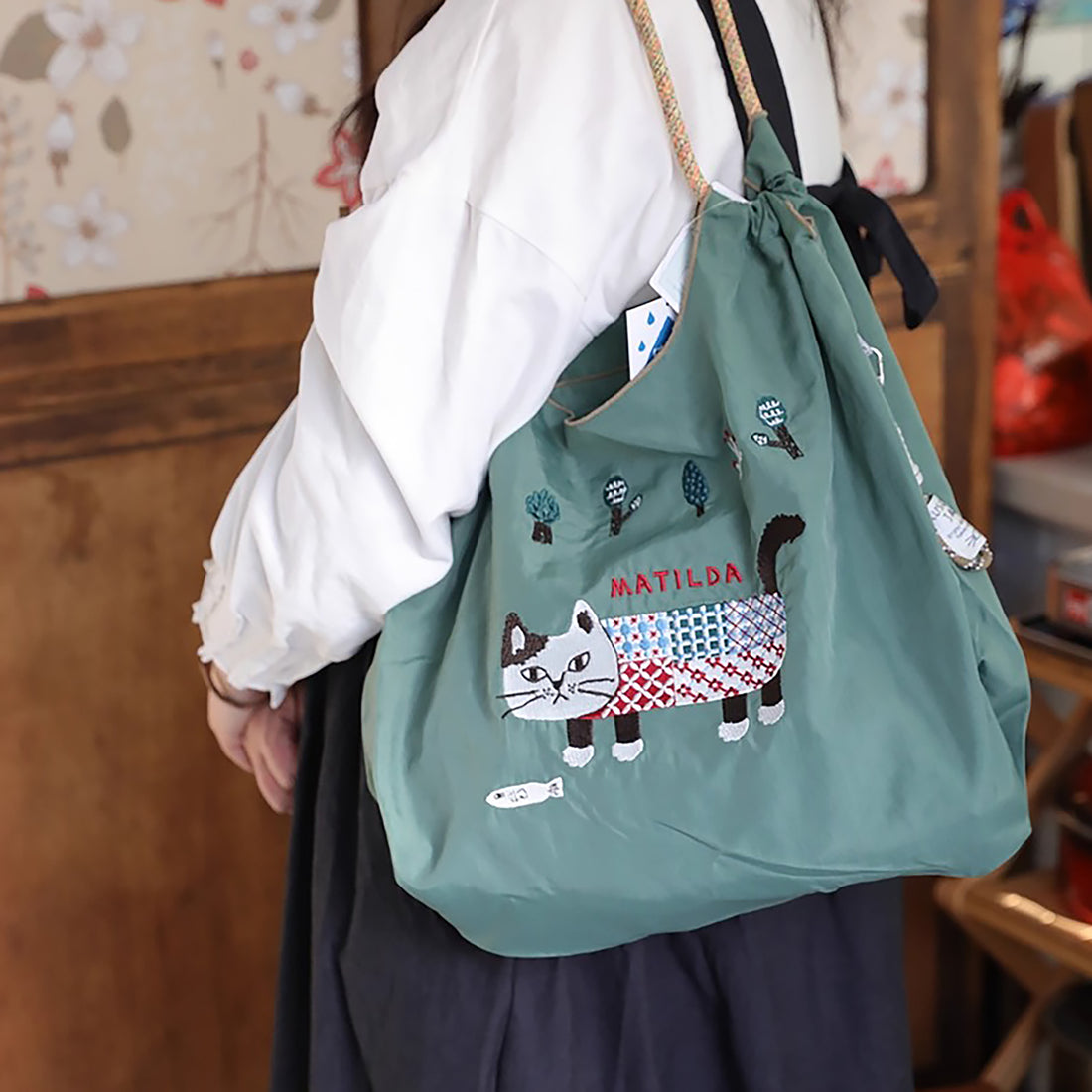 Sac tote en nylon brodé chat Kusuguru