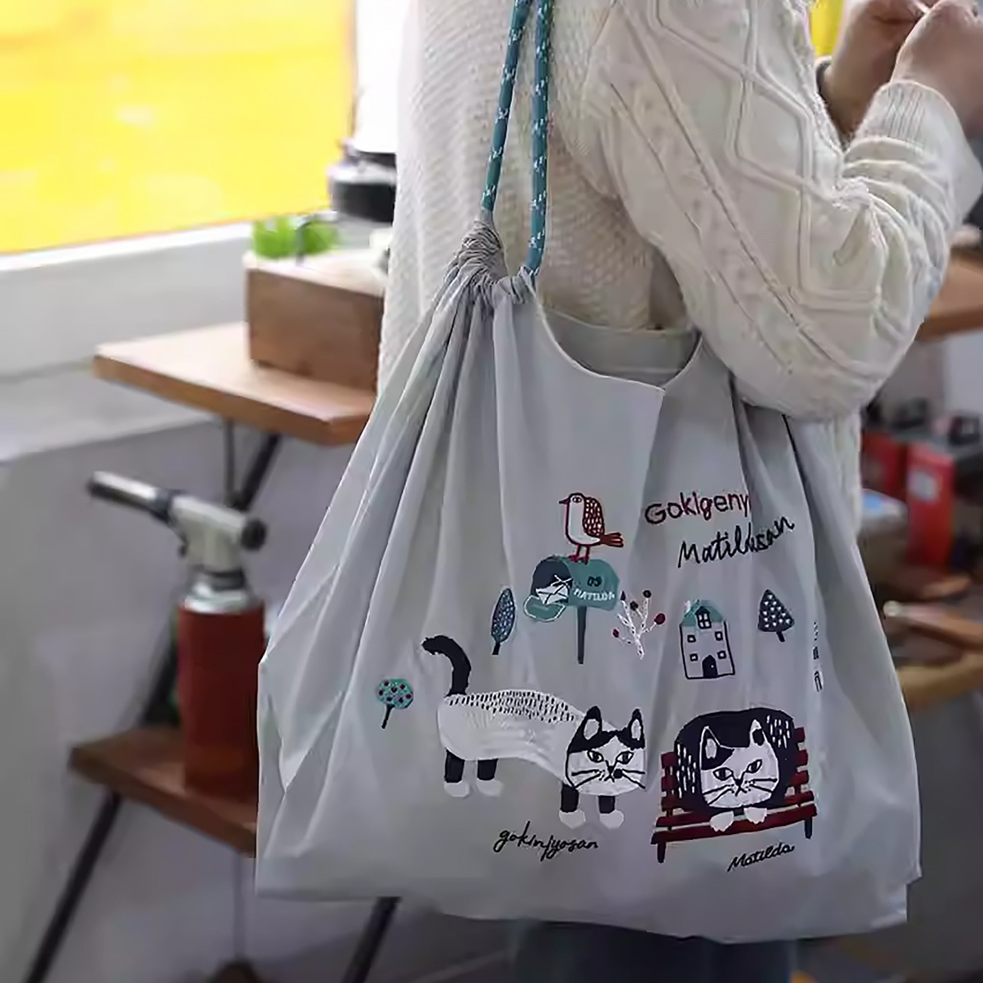 Kusuguru Einkaufstasche aus besticktem Nylon mit Katzenmotiv