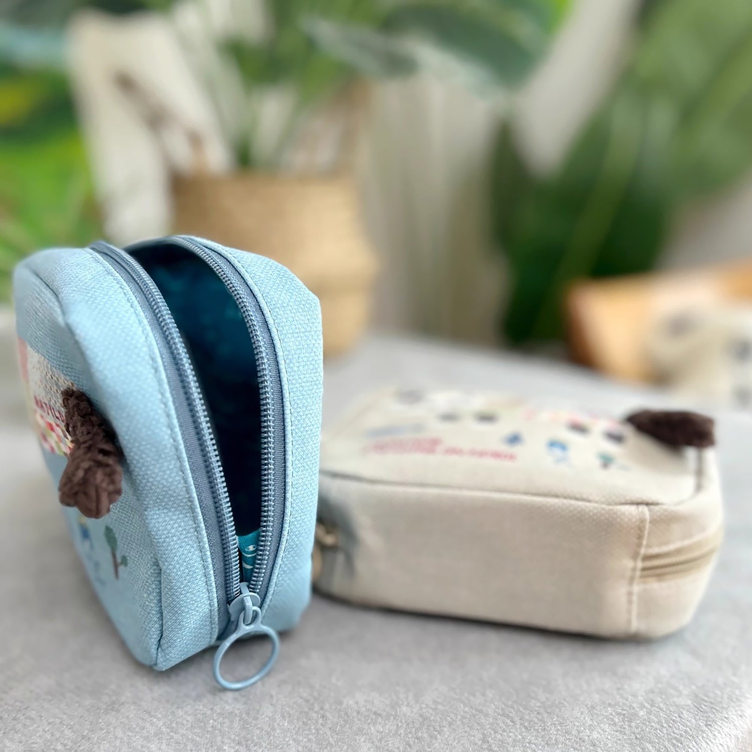 Pochette de rangement avec broderie chat Kusuguru avec multi-compartiments