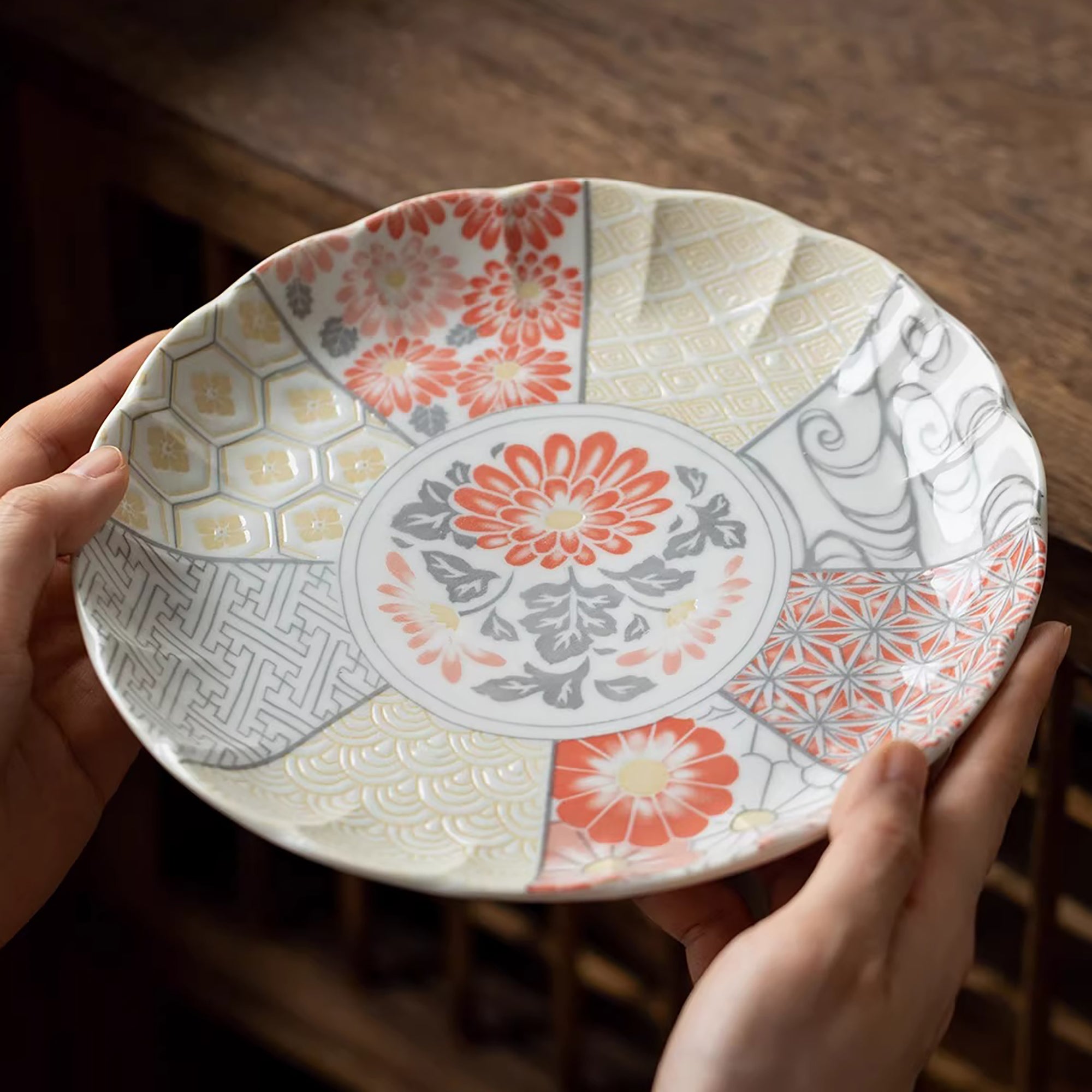 Vaisselle Minoyaki motif chrysanthème et vagues porte-bonheur