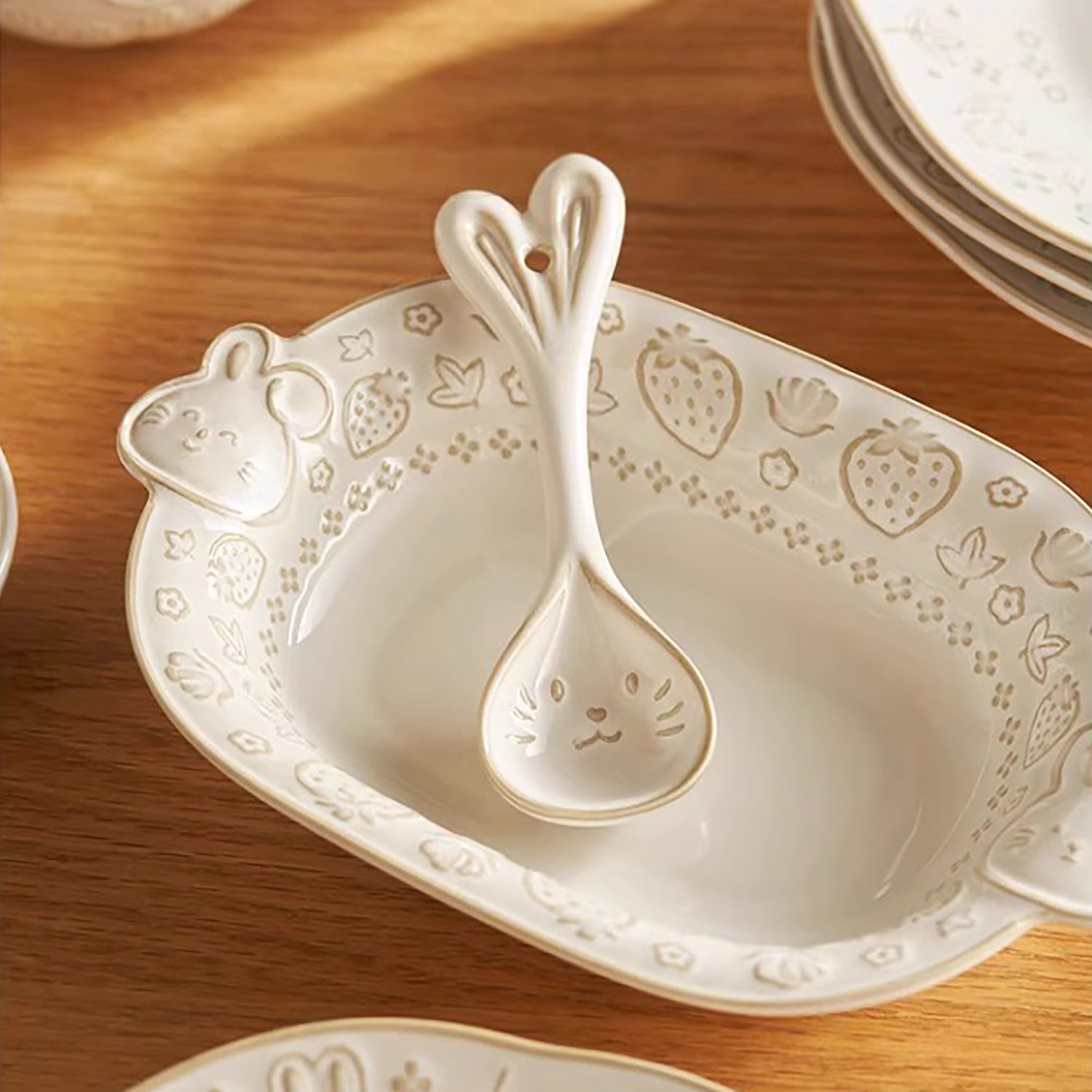 Vaisselle en céramique avec motif relief lapin