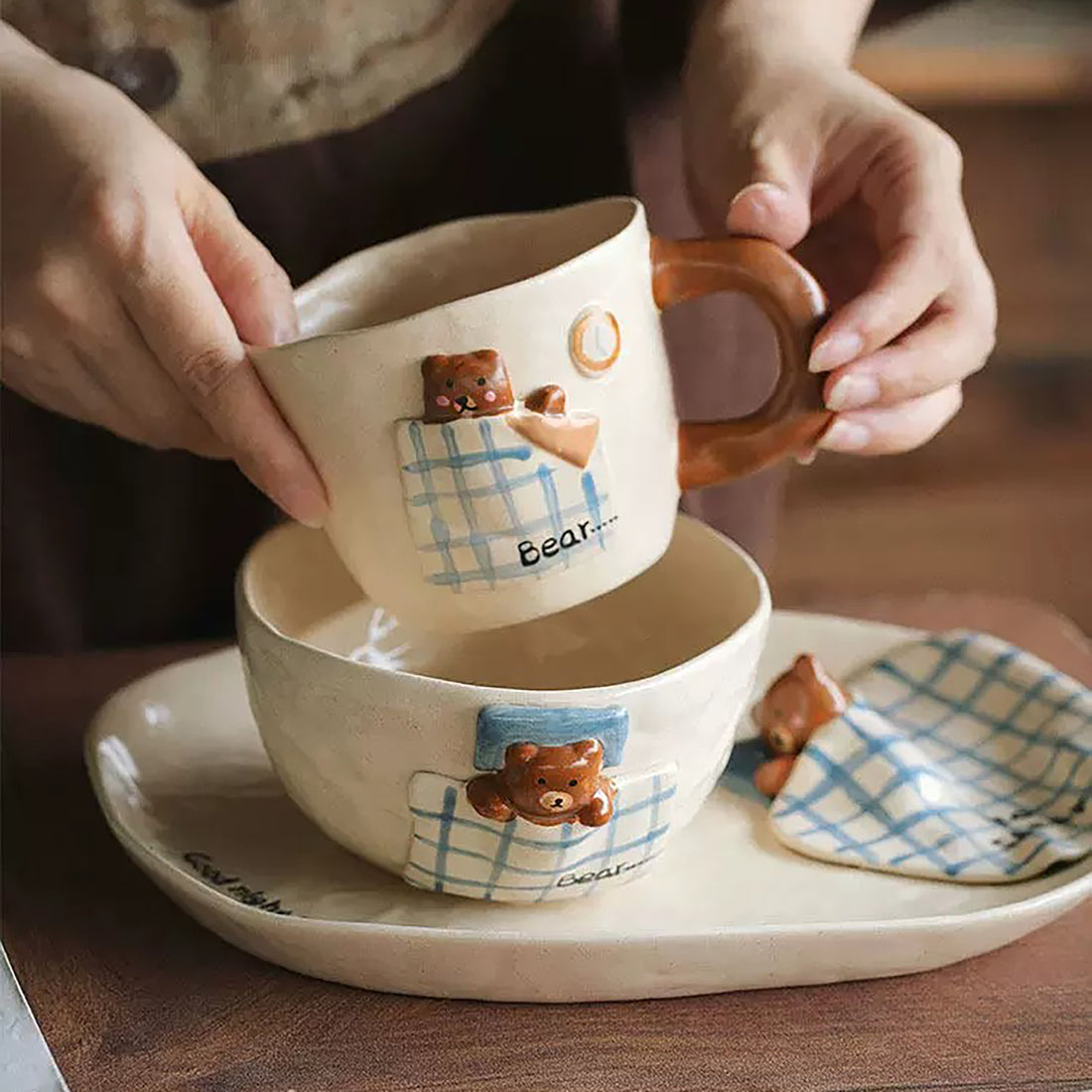 Vaisselle de petit déjeuner artisanale en céramique à motif ourson