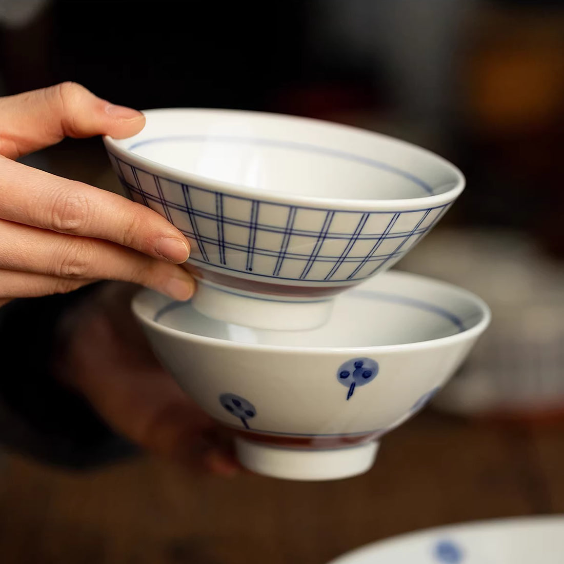 Vaisselle Minoyaki motif arbres et carreaux peinte à la main