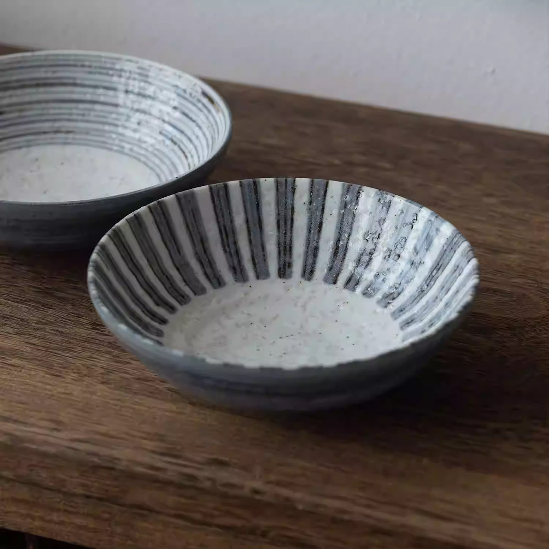 Vaisselle Minoyaki en grès décor tokusa peint à la main