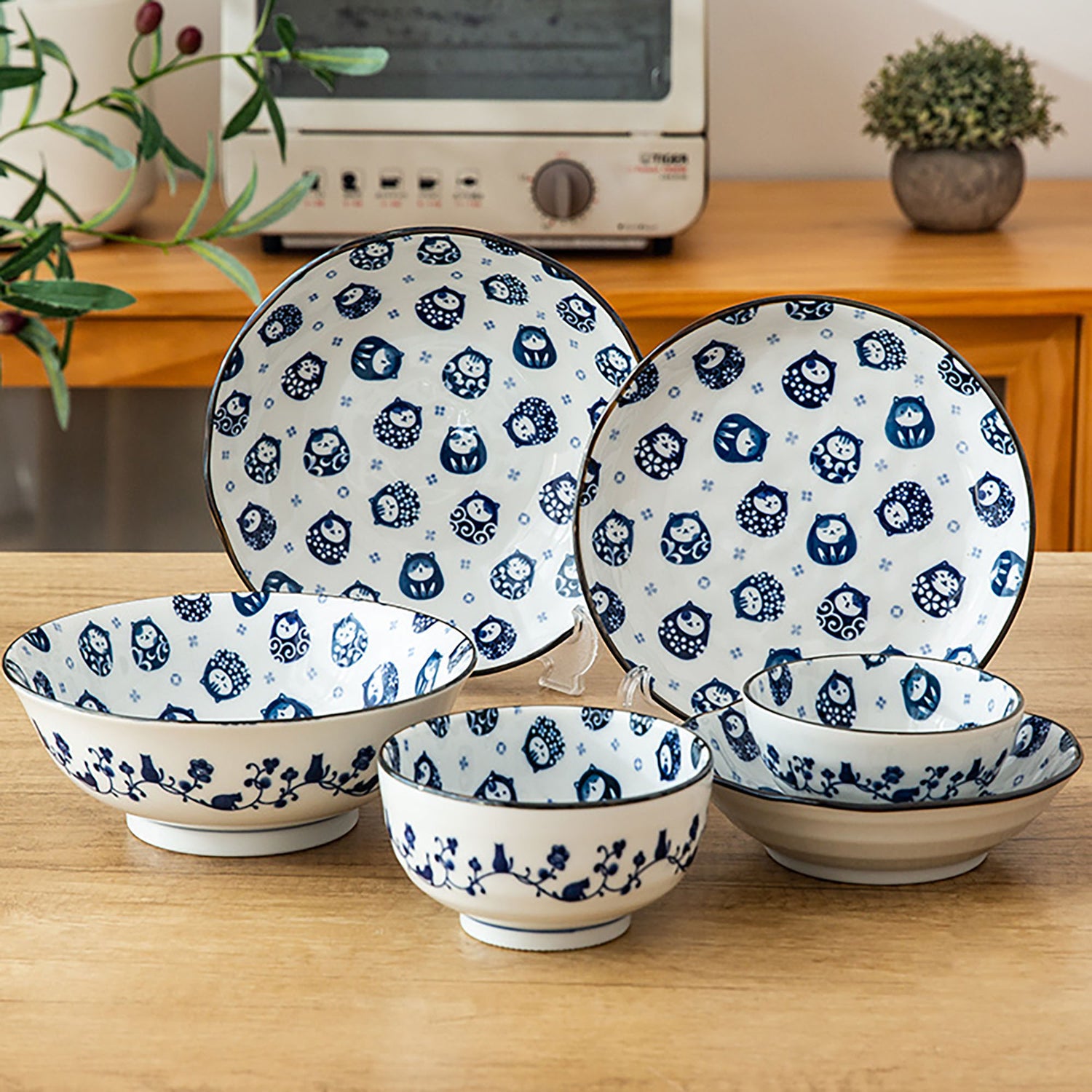 Ceramic Minoyaki Tableware with Cute Cats Pattern