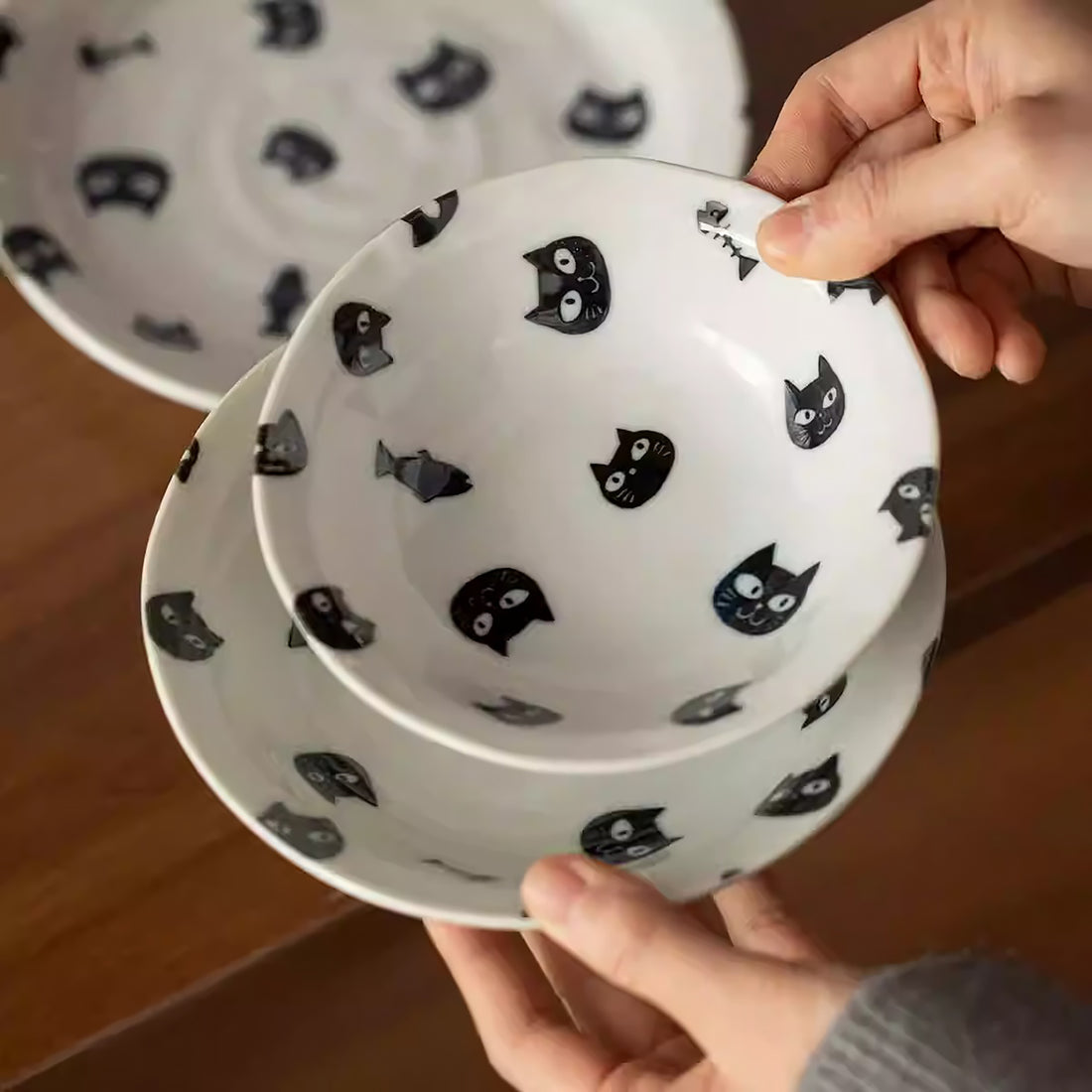 Assiette en céramique avec motif chat noir