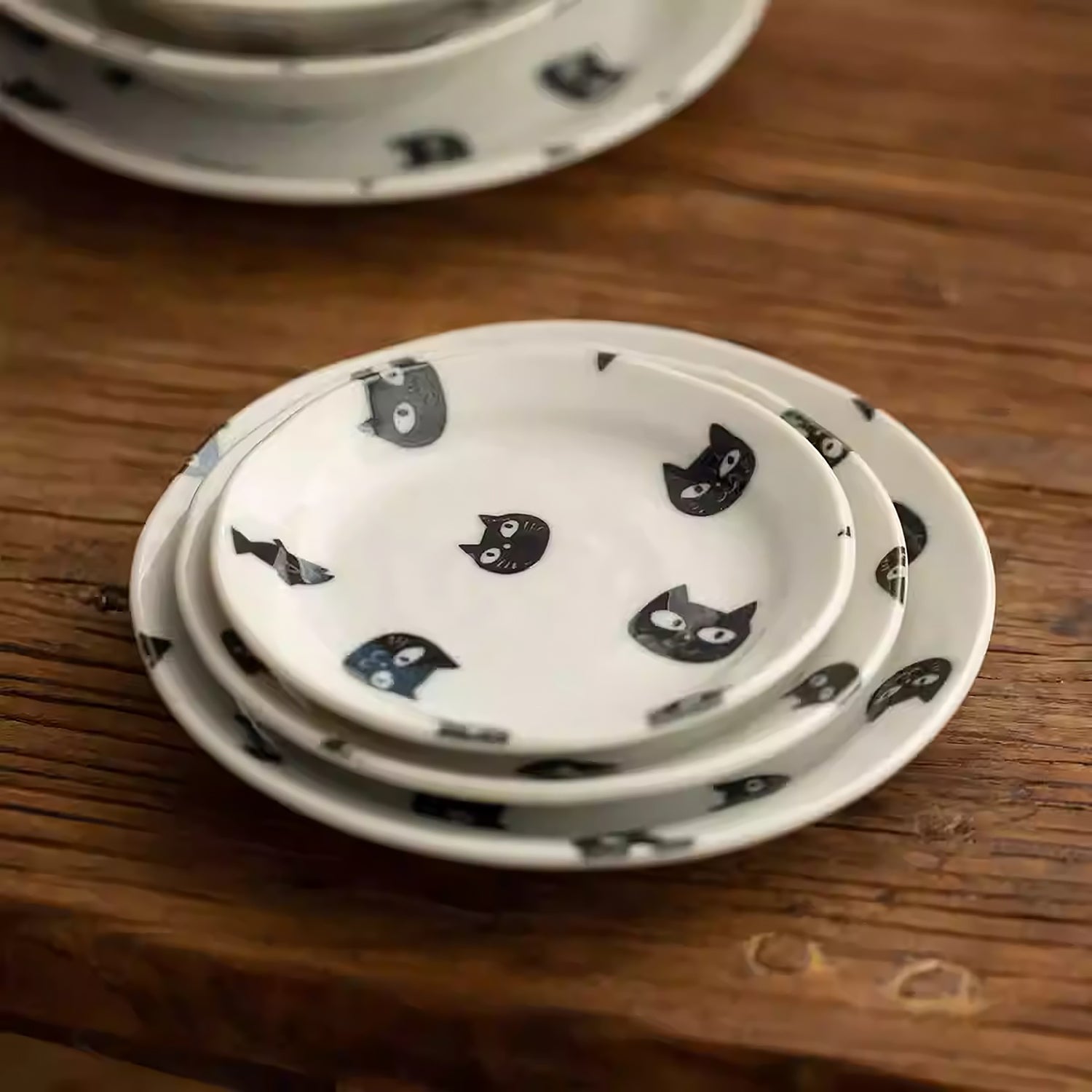 Assiette en céramique avec motif chat noir
