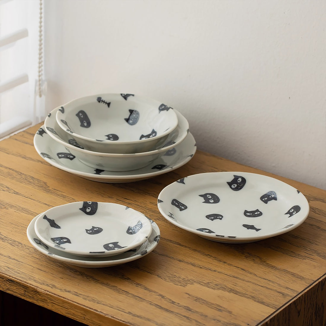 Assiette en céramique avec motif chat noir