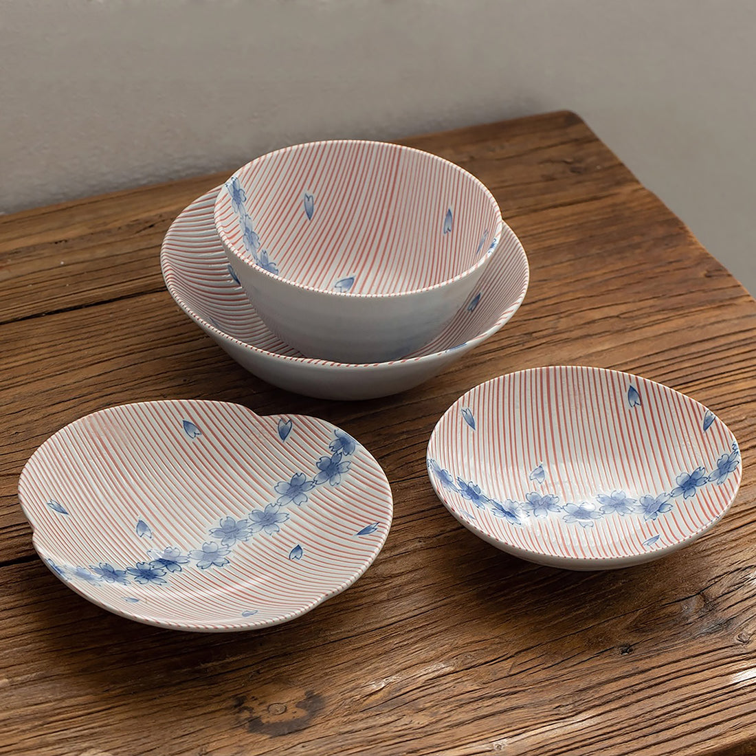 Vaisselle japonaise Mino-yaki motif sakura bleue