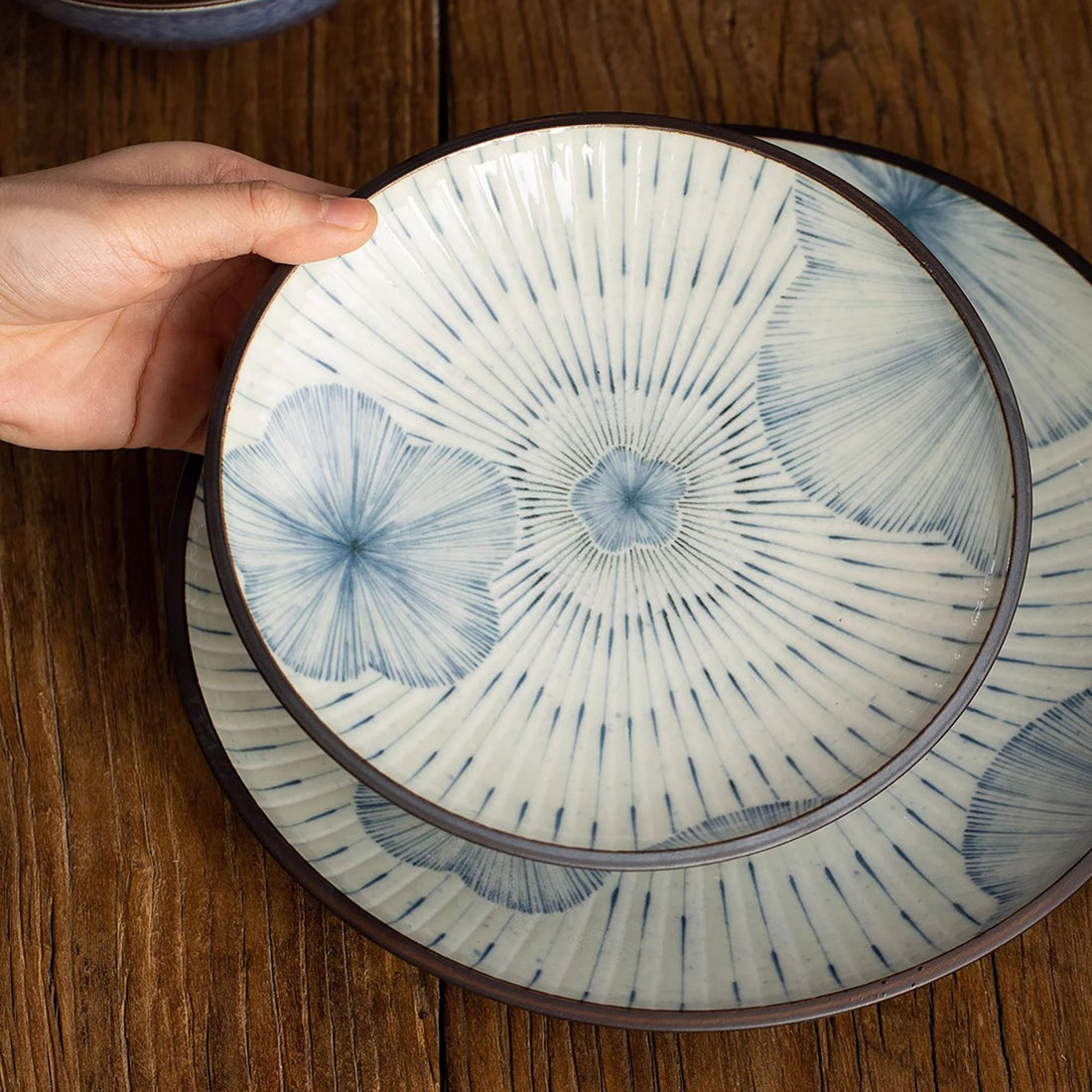 Vaisselle en céramique Mino-yaki "Sakura bleue sous la pluie”