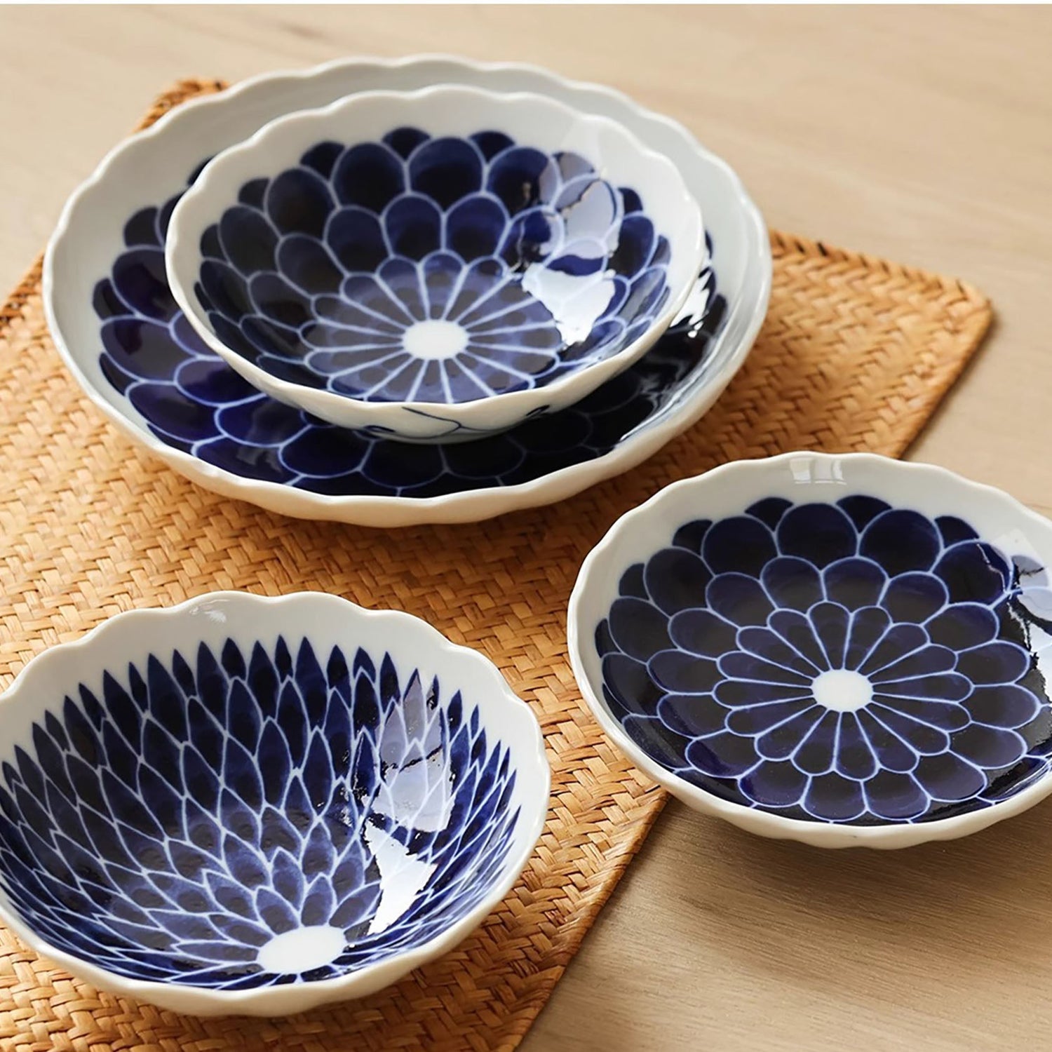 Assiette en céramique Mino-Yaki avec motif Chrysanthème