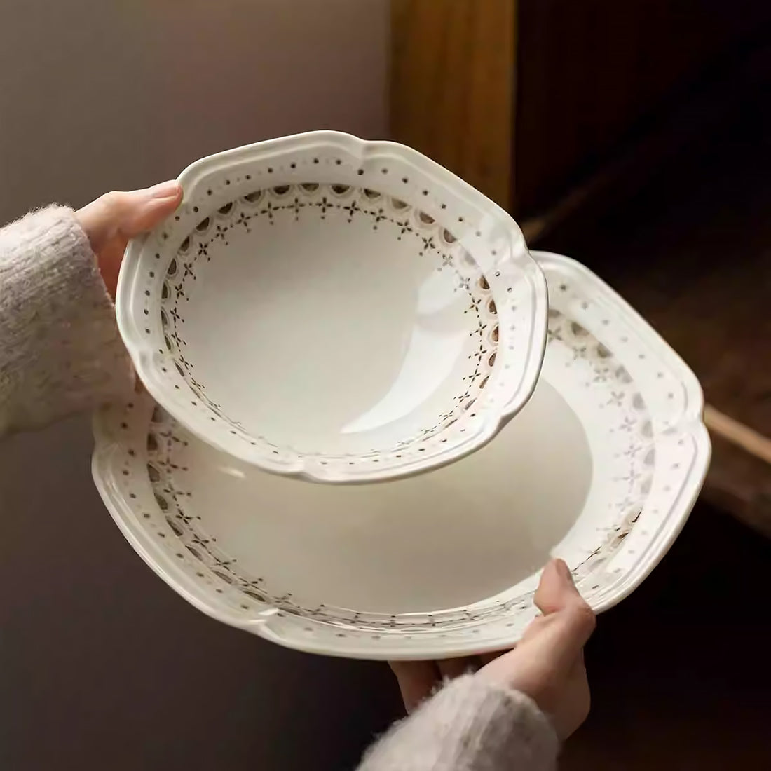 Vaisselle Mino-yaki avec motif à bordure florale ivoire
