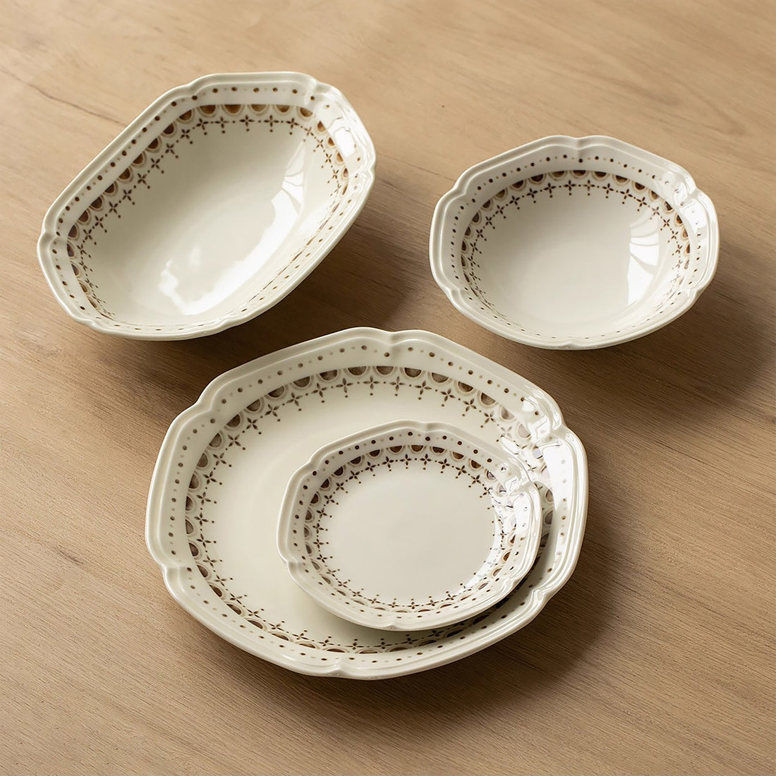 Vaisselle Mino-yaki avec motif à bordure florale ivoire