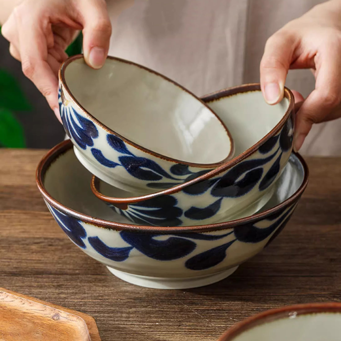 Karakusa-patterned tableware