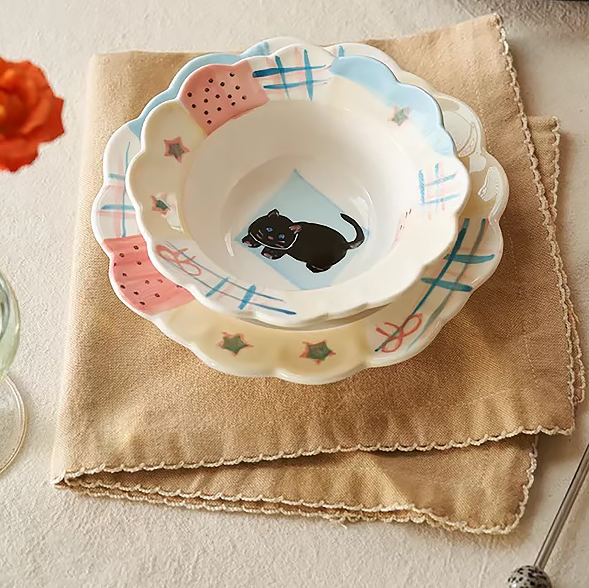 Vaiselle en céramique chat illustré bord festonné