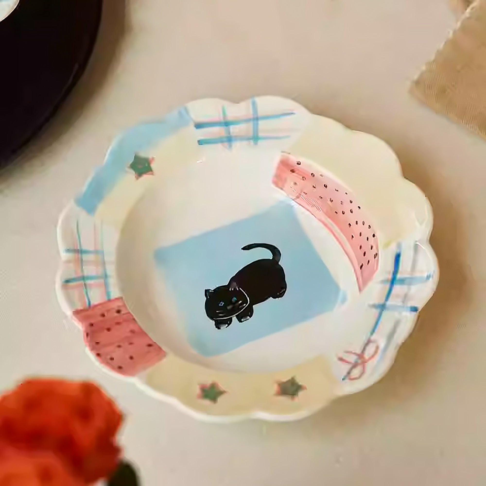 Vaiselle en céramique chat illustré bord festonné