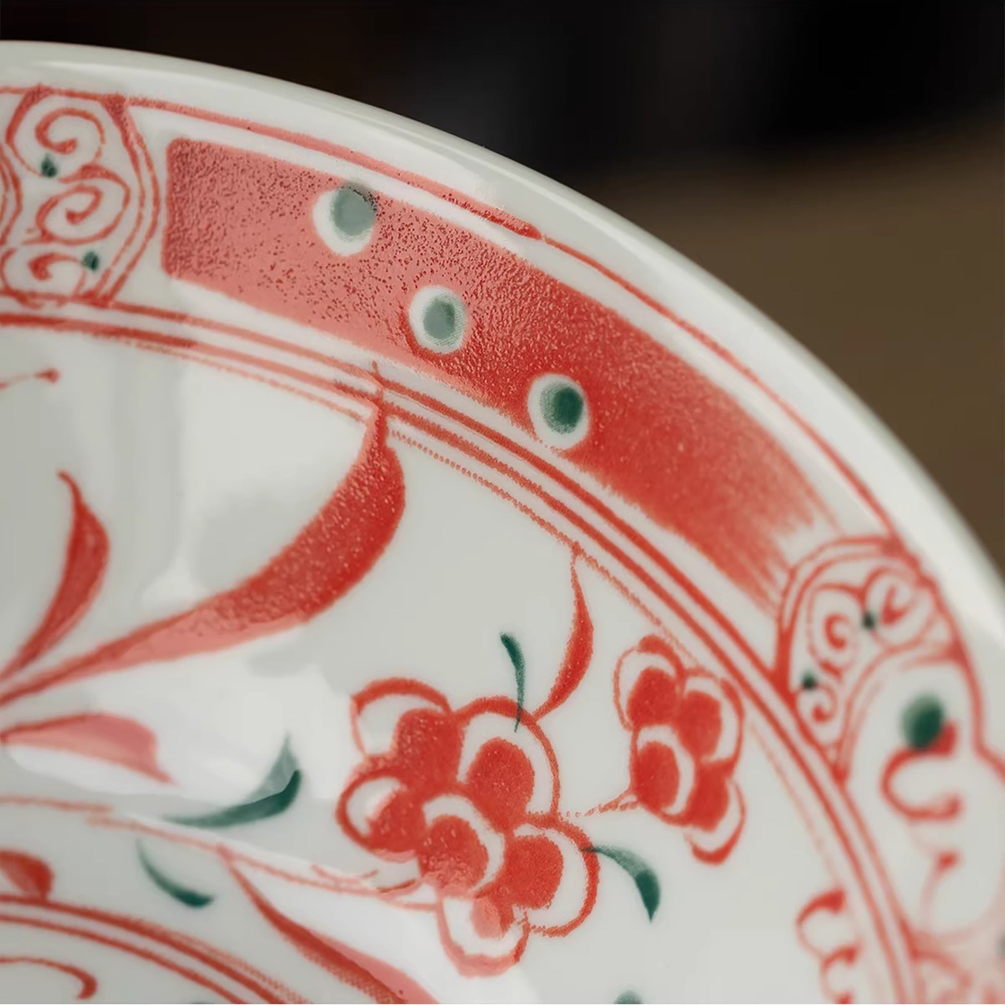 Vaisselle Minoyaki Aka-e motif prunier