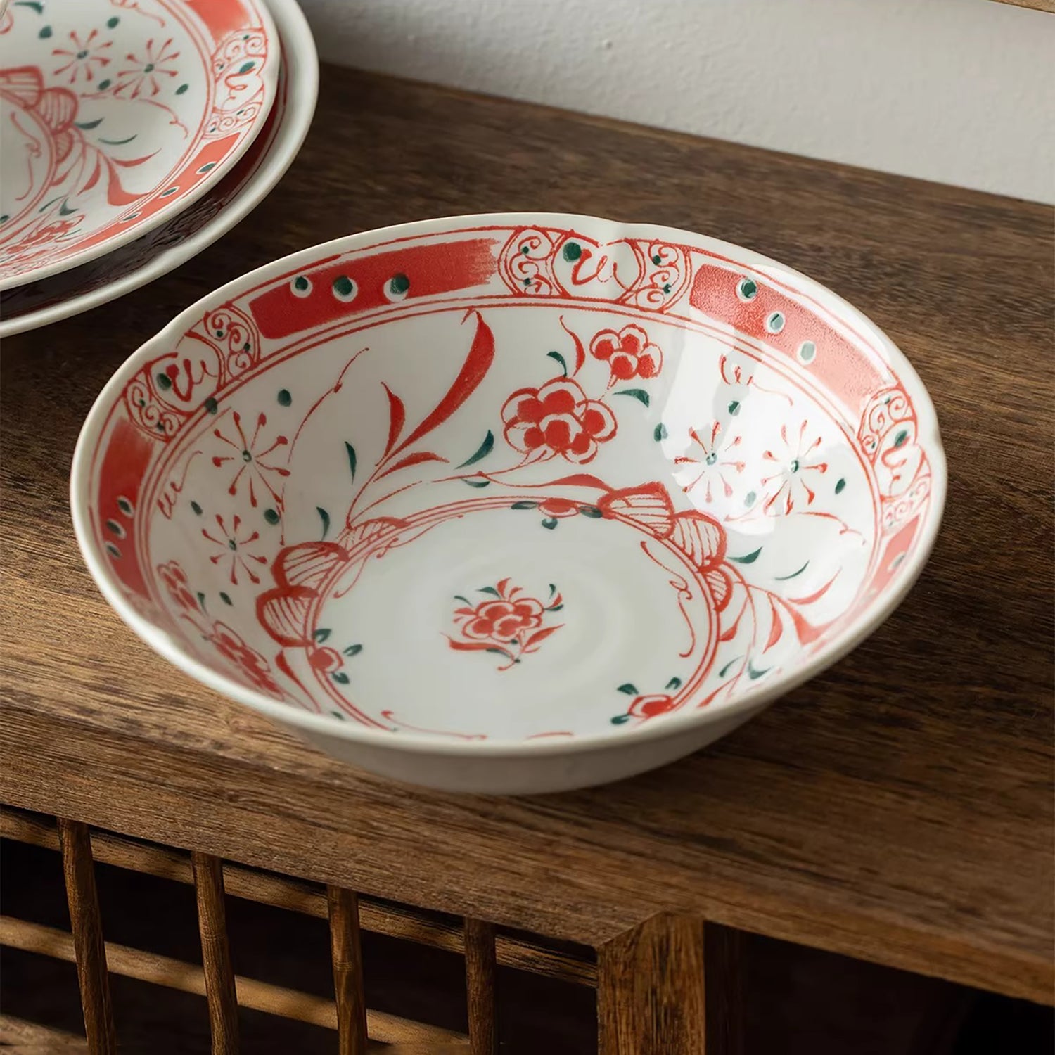 Vaisselle Minoyaki Aka-e motif prunier