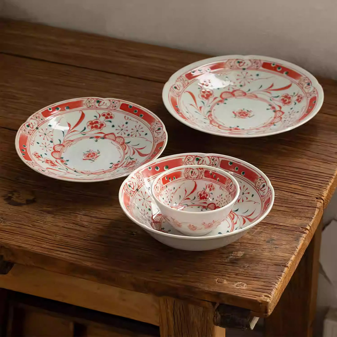 Vaisselle Minoyaki Aka-e motif prunier