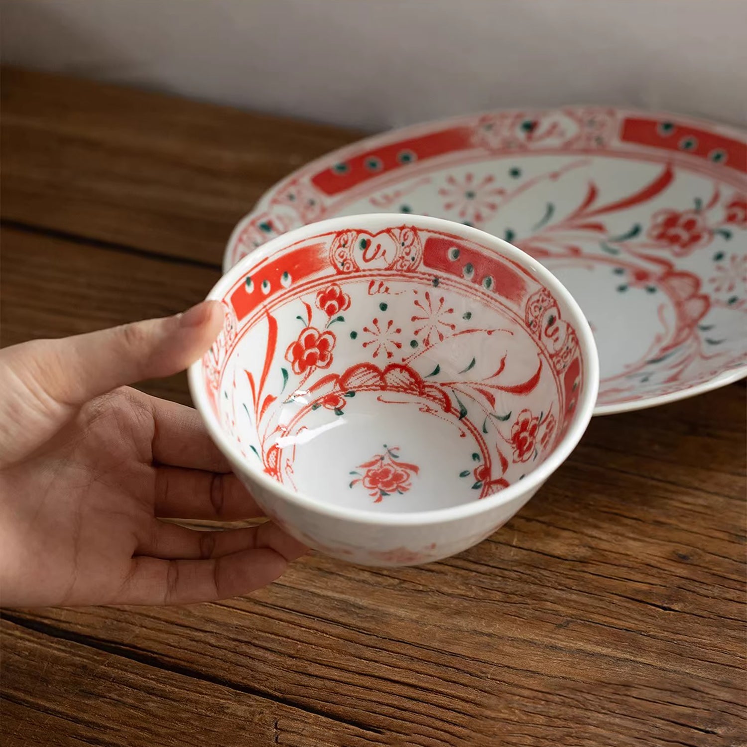 Vaisselle Minoyaki Aka-e motif prunier