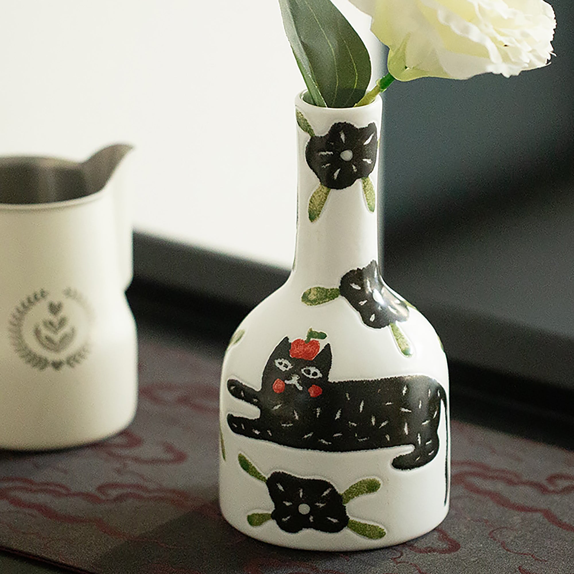 Vase en céramique avec motif chat noir