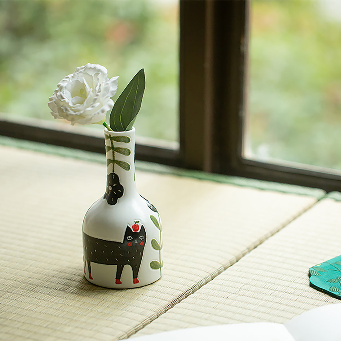 Vase en céramique avec motif chat noir