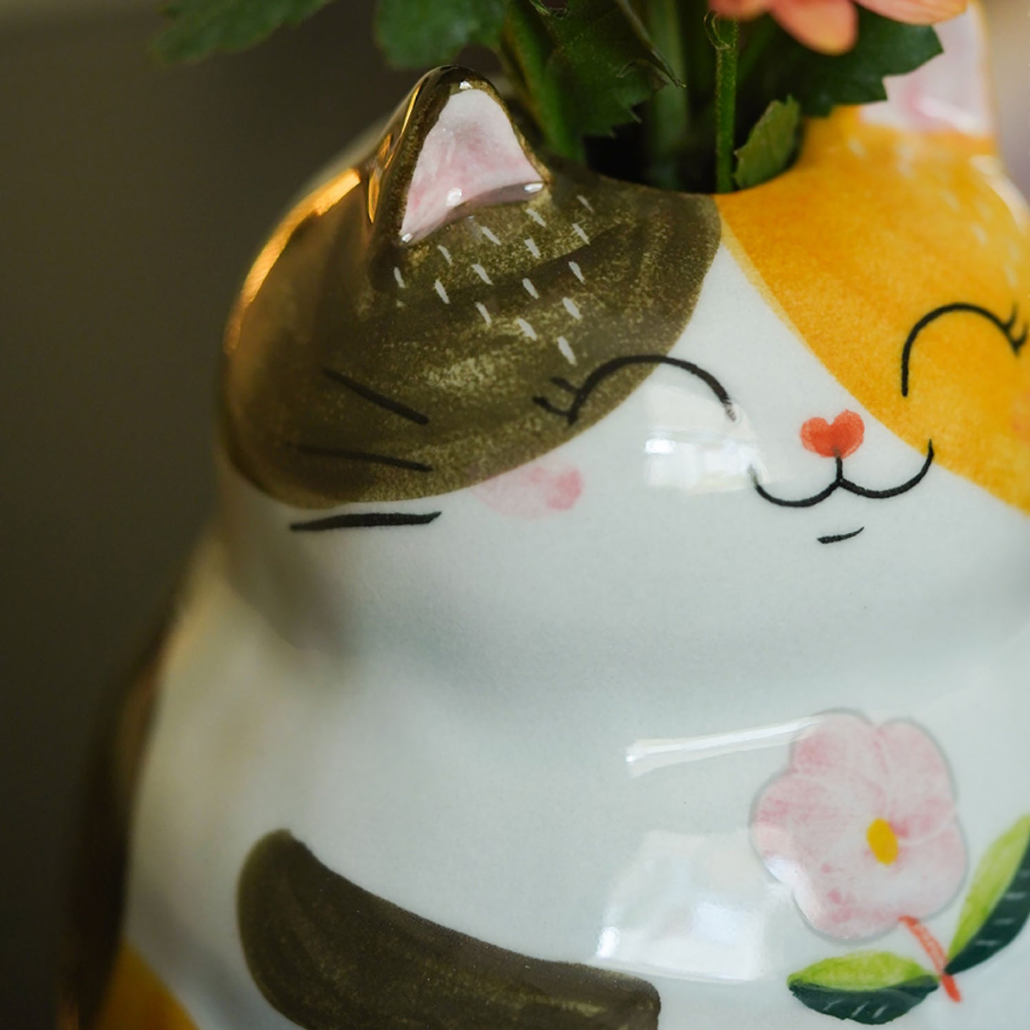 Vase en céramique avec forme chat mignon