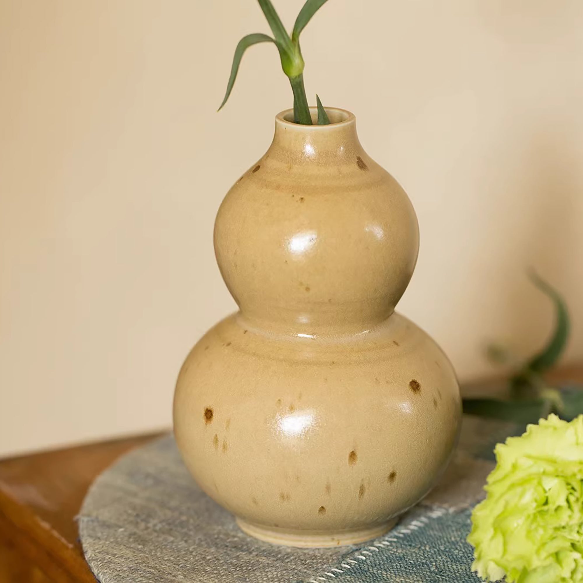 Petite Vase en céramique forme gourde brun rustique