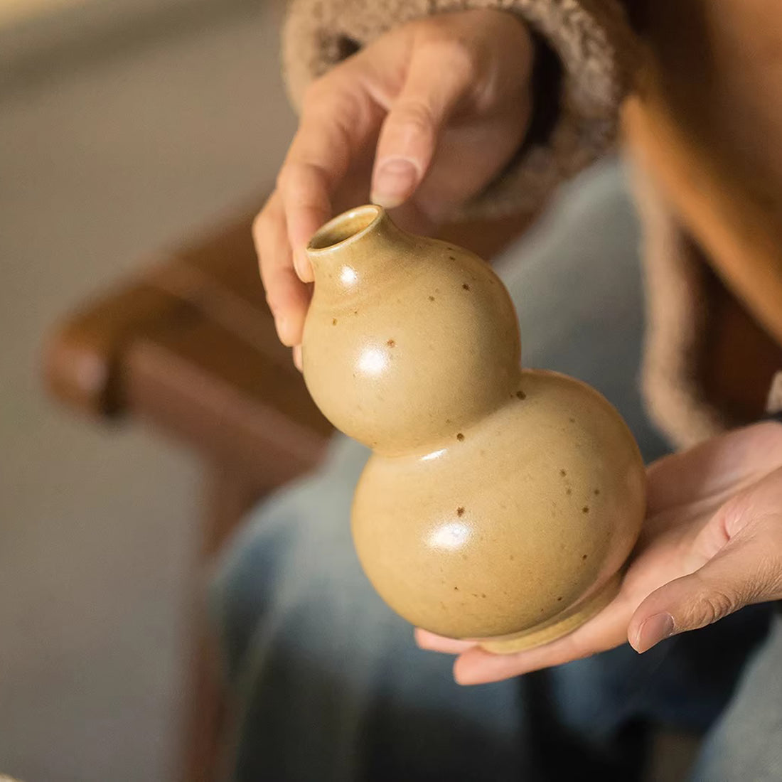 Petite Vase en céramique forme gourde brun rustique