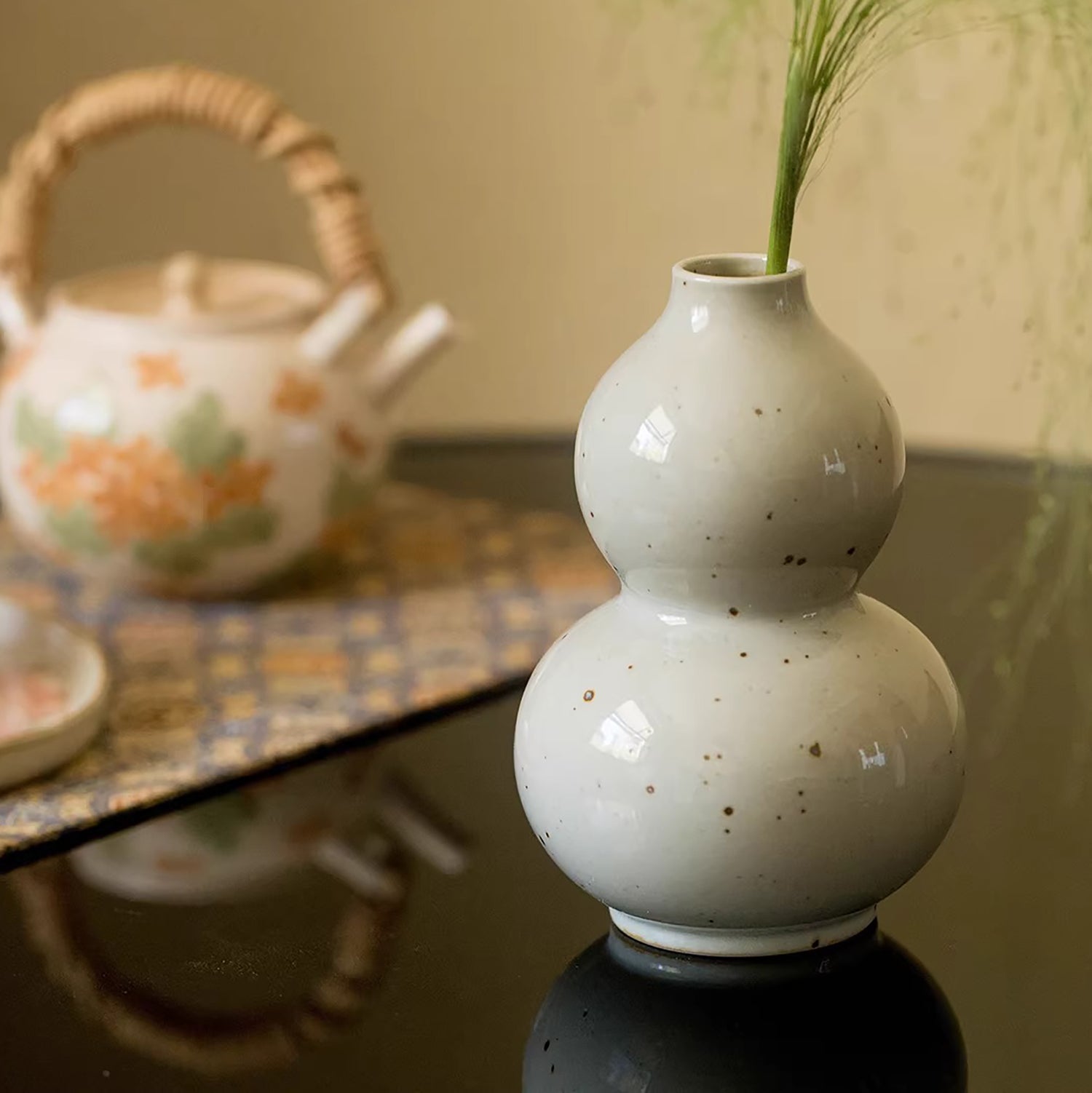 Petite Vase en céramique forme gourde brun rustique