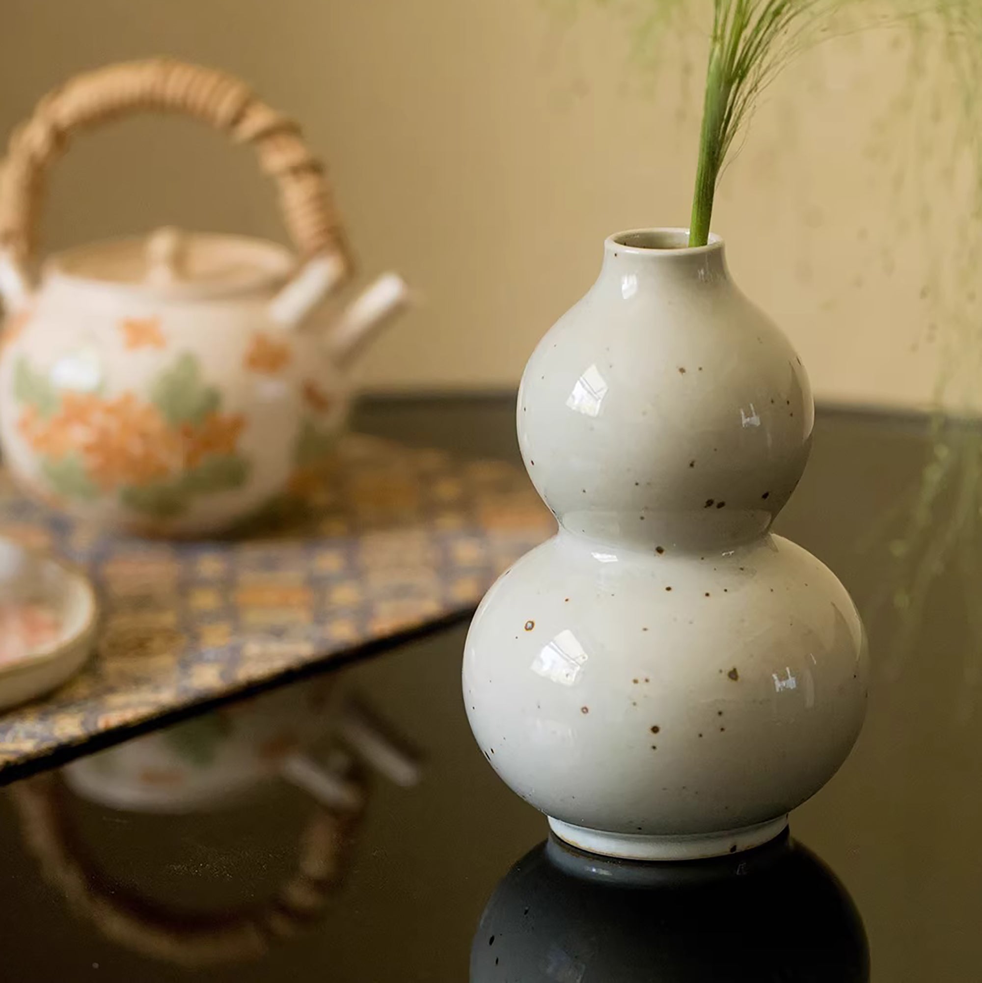 Petite Vase en céramique forme gourde brun rustique