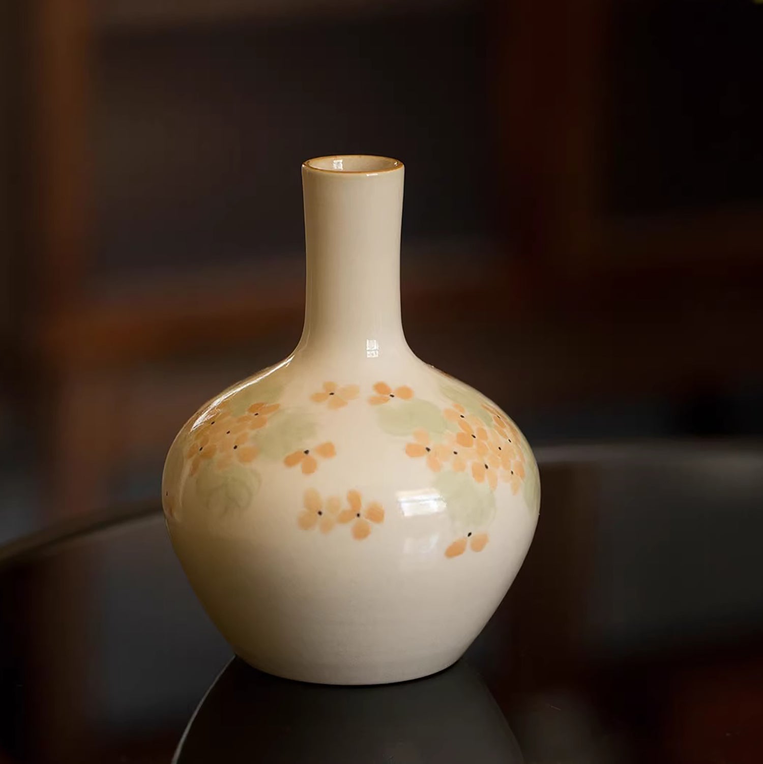 Vase en céramique avec motif loquat et osmanthus