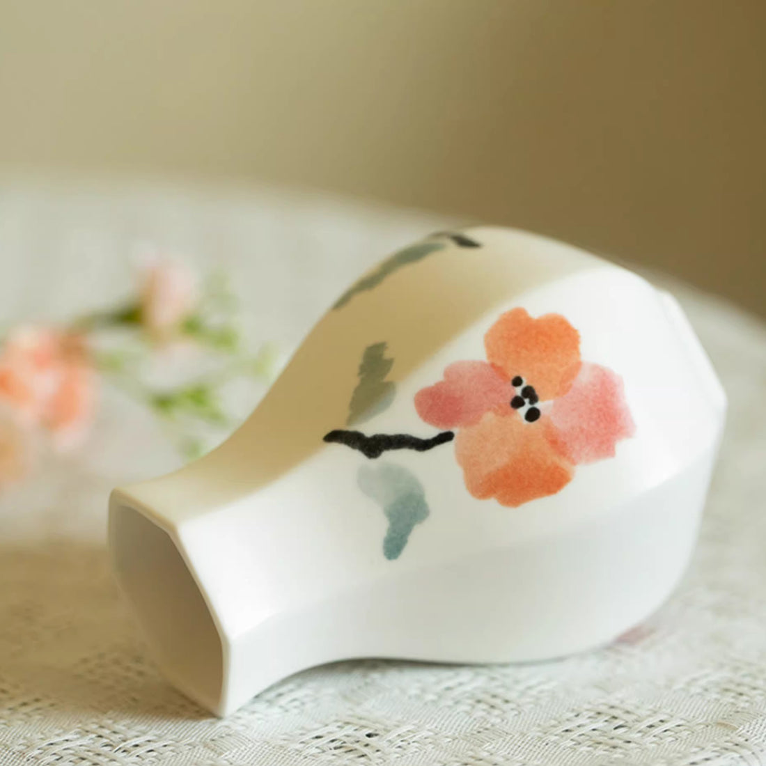 Vase en céramique peint à la main motif floral