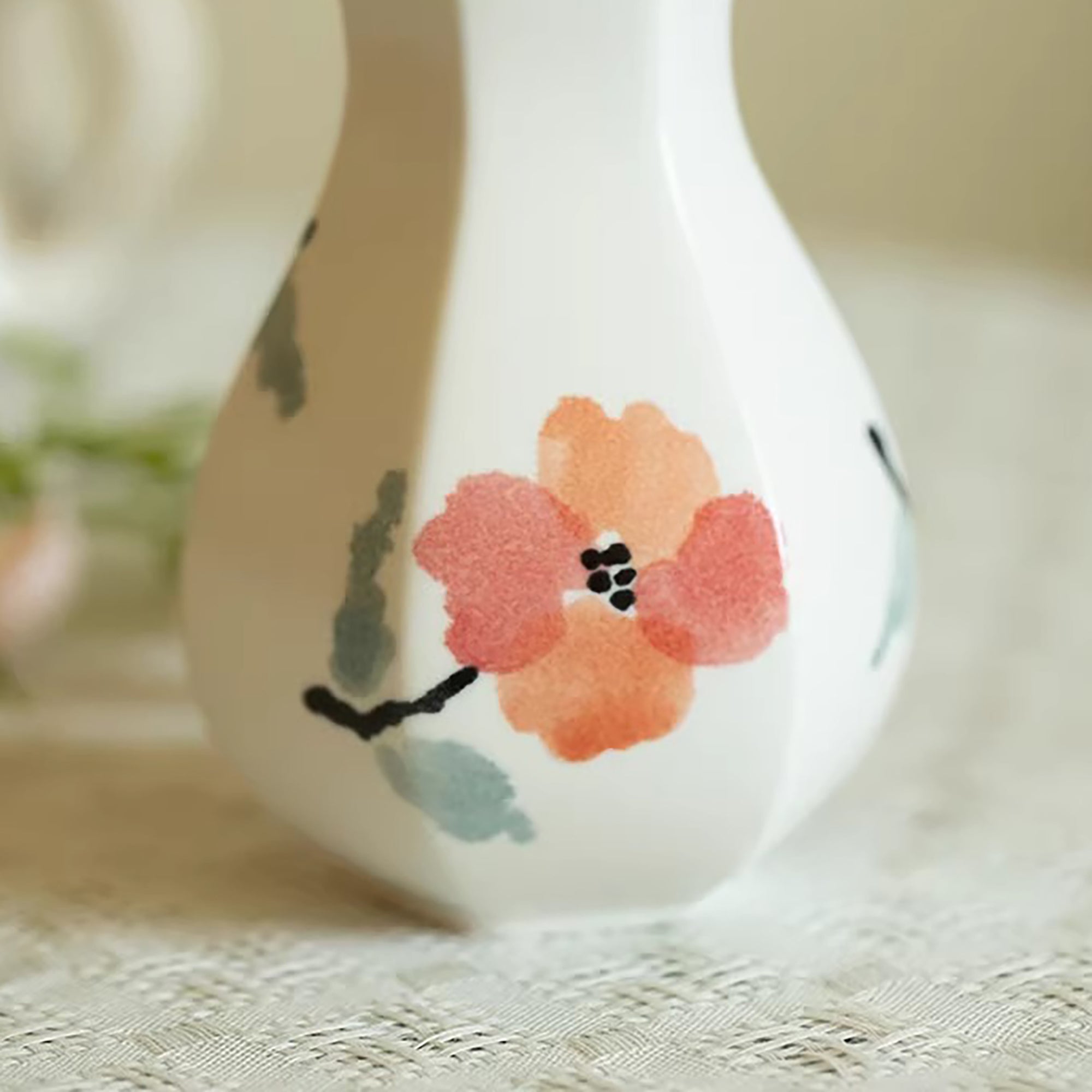 Vase en céramique peint à la main motif floral
