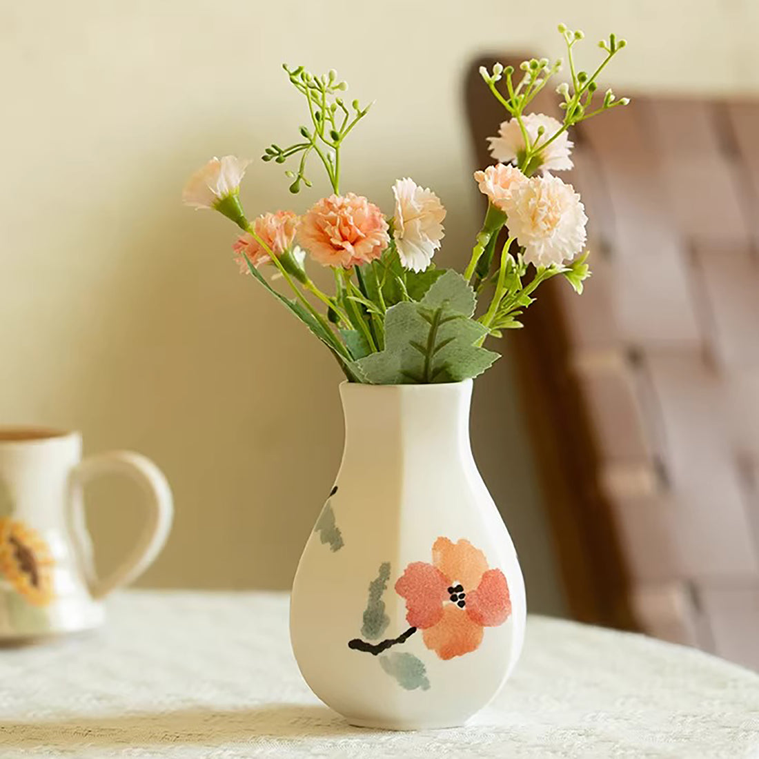 Vase en céramique peint à la main motif floral