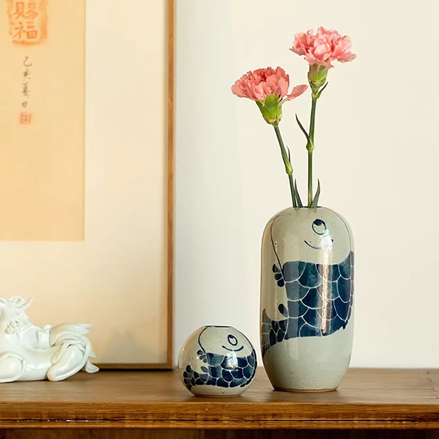 Vase en porcelaine bleue et blanche peint à la main