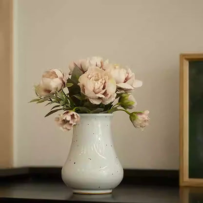 Vase en céramique artisanale style wabi-sabi