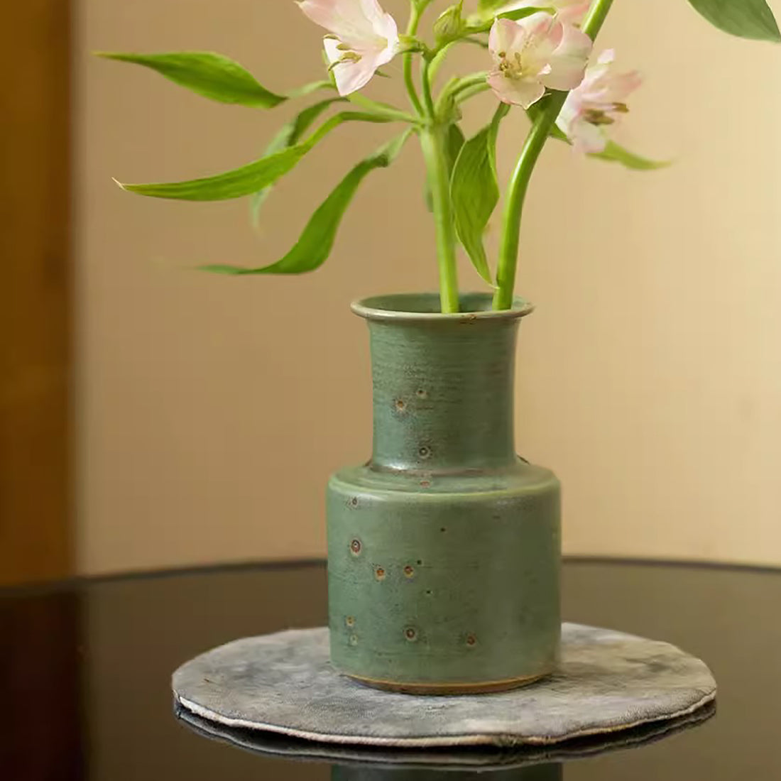 Petite Vase en céramique style wabi-sabi